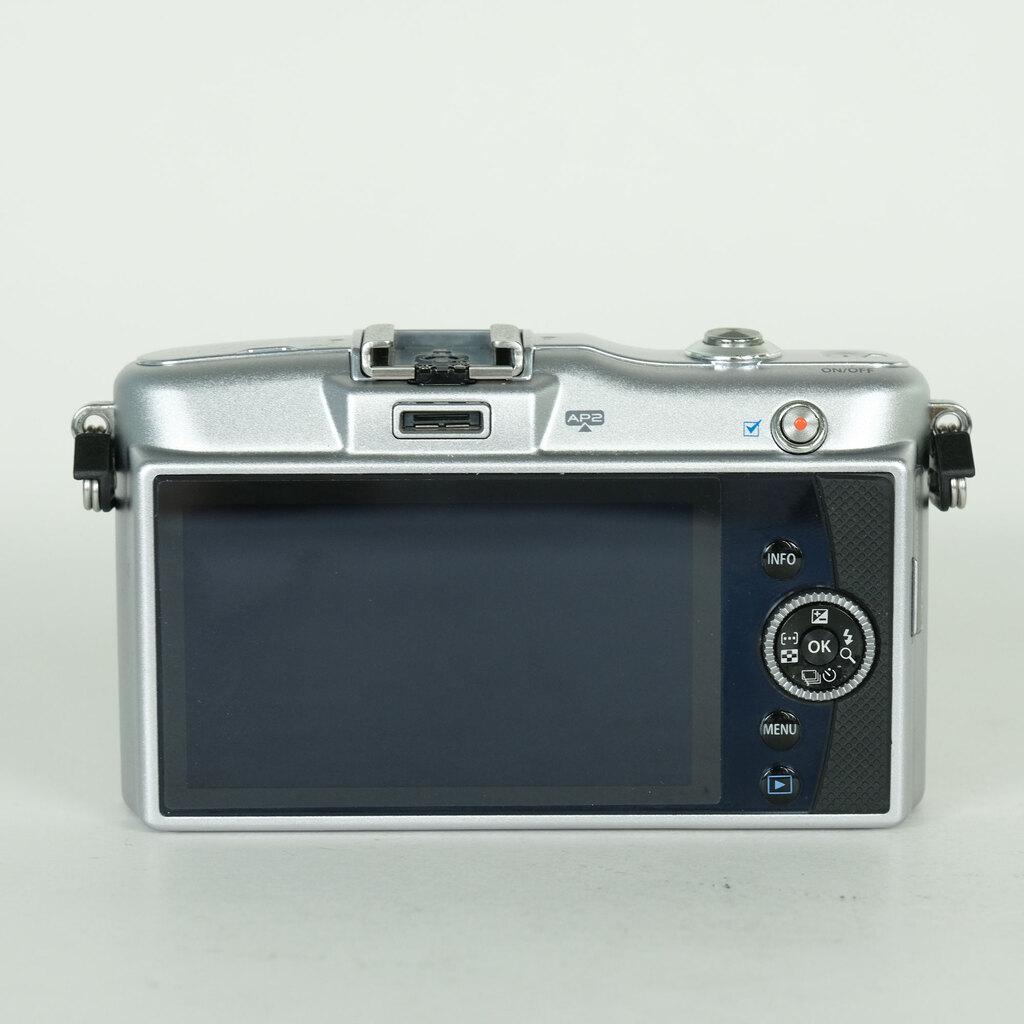 OLYMPUS PEN mini E-PM1 コンデジ　デジカメ OLYMPUS PEN mini E-PM1 ボディ シルバーの出品 | ONE SCENE（ワンシーン）