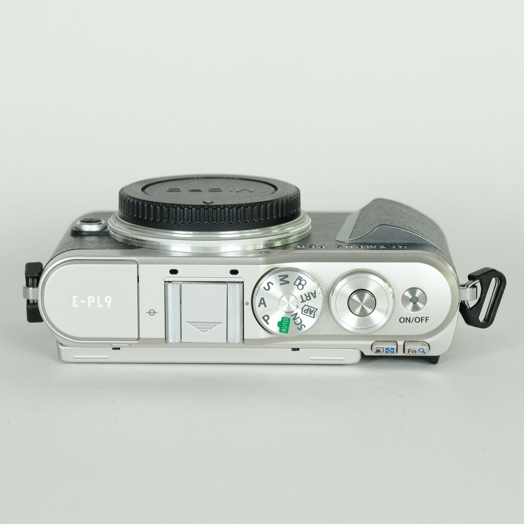 OLYMPUS PEN E-PL9
