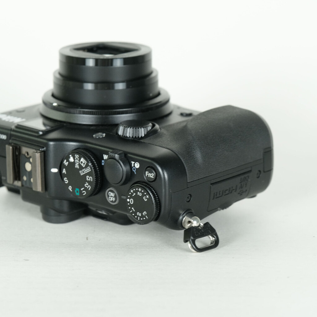 Nikon COOLPIX P7100 ブラックの出品 | ONE SCENE（ワンシーン）