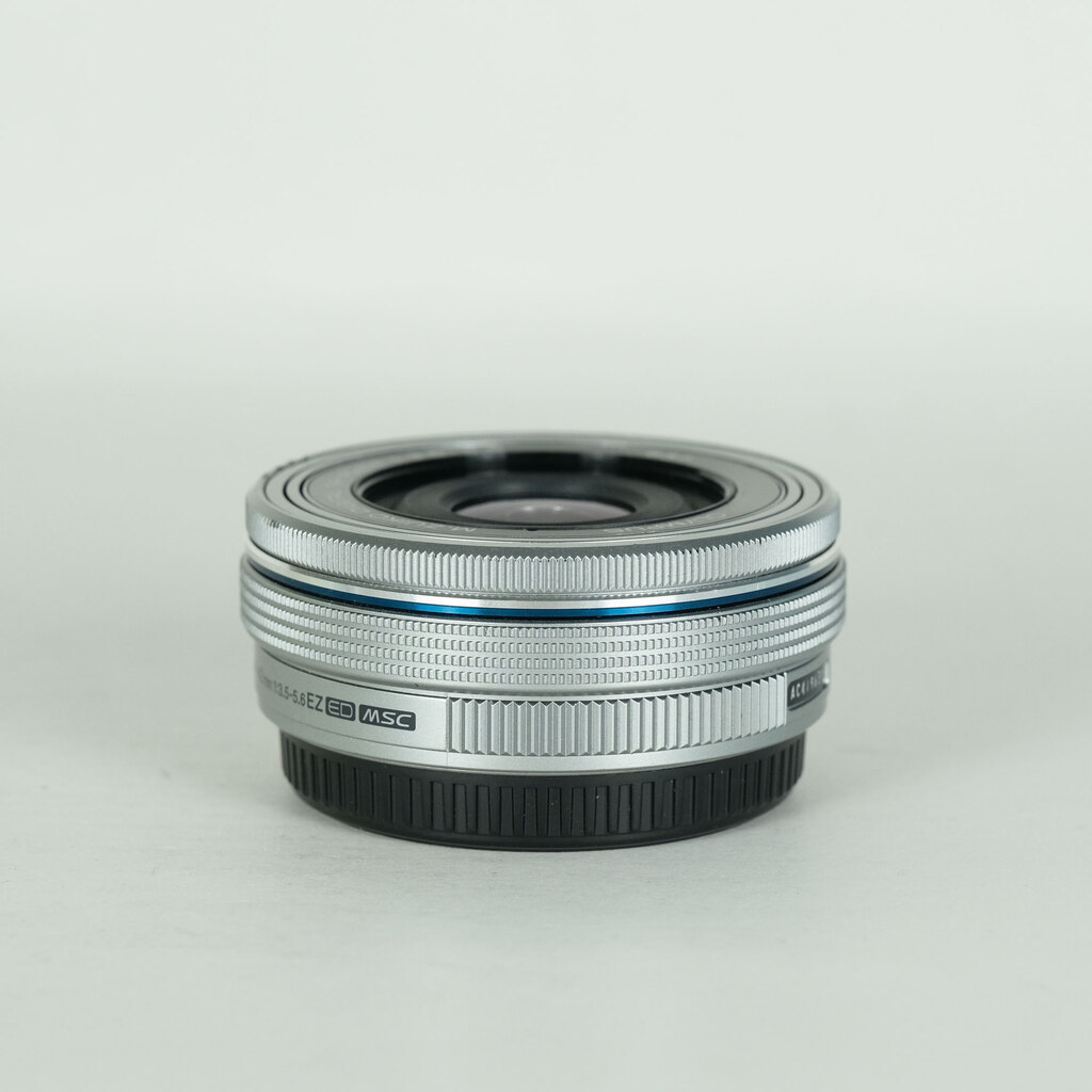 OLYMPUS M.ZUIKO DIGITAL ED 14-42mm F3.5-5.6 EZ シルバーの出品