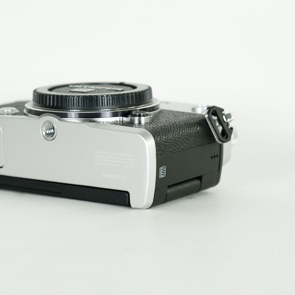 OLYMPUS PEN-F