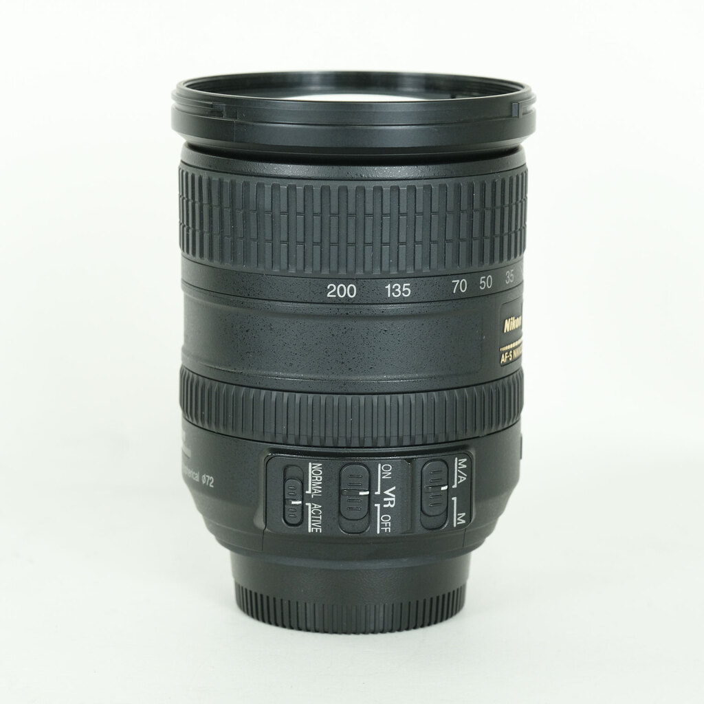 Nikon AF-S DX VR Zoom-Nikkor 18-200mm F3.5-5.6G IF-ED Nikon AF-S DX VR Zoom-Nikkor 18-200mm F3.5-5.6G IF-ED