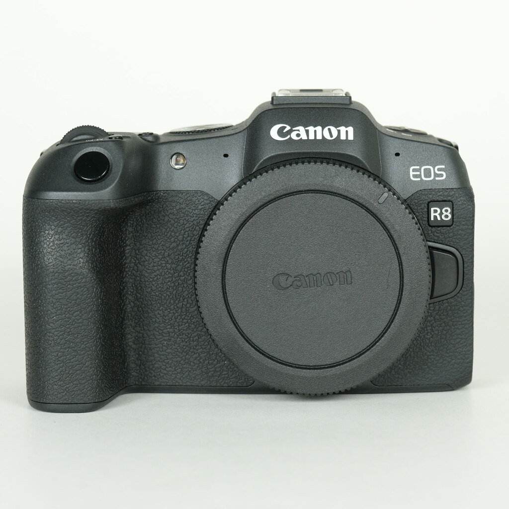 Canon EOS R8 Canon EOS R8