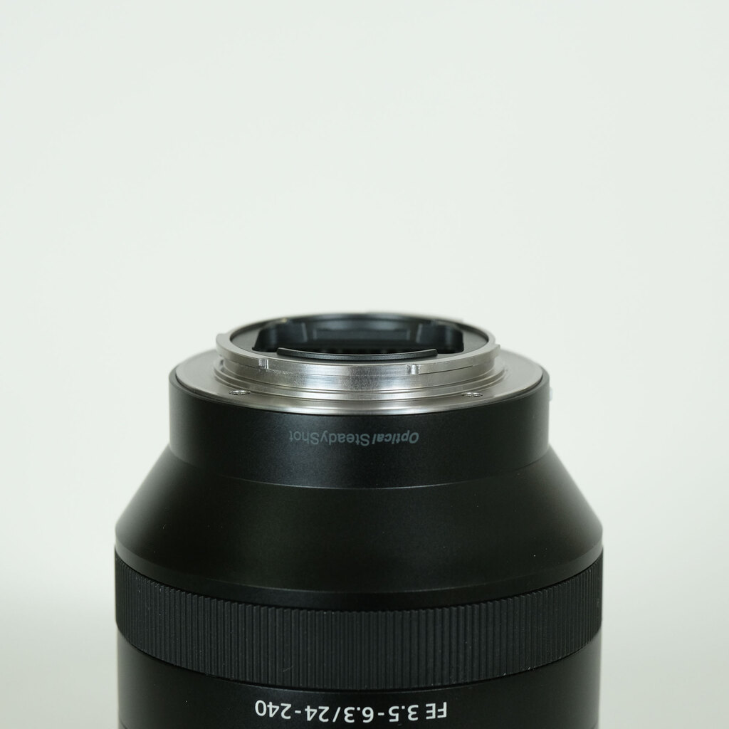 SONY FE 24-240mm F3.5-6.3 OSS SEL24240