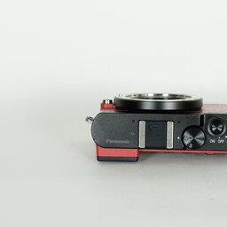 Panasonic LUMIX DMC-GM5ボディ レッド