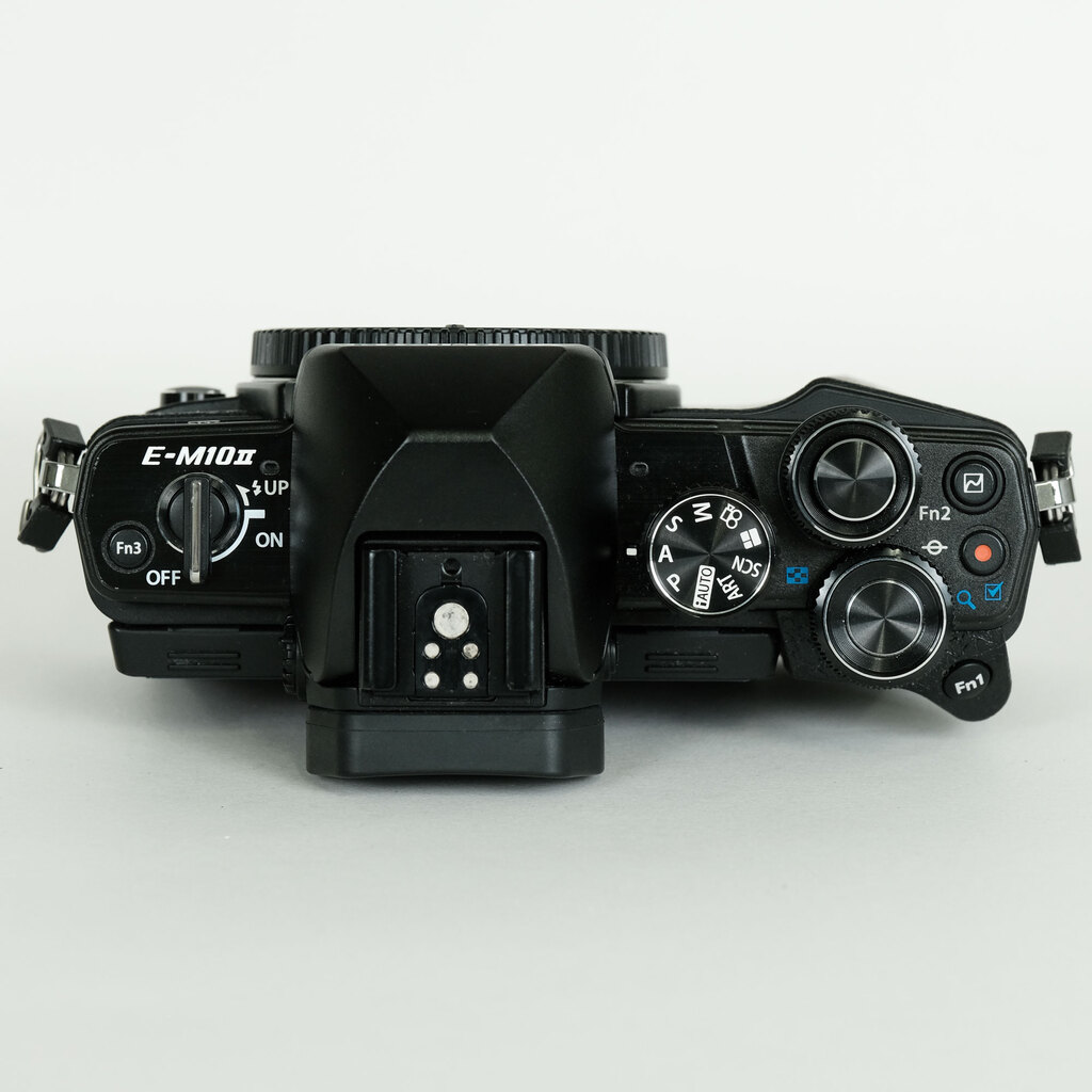 OLYMPUS OM-D E-M10 Mark II OLYMPUS OM-D E-M10 Mark II