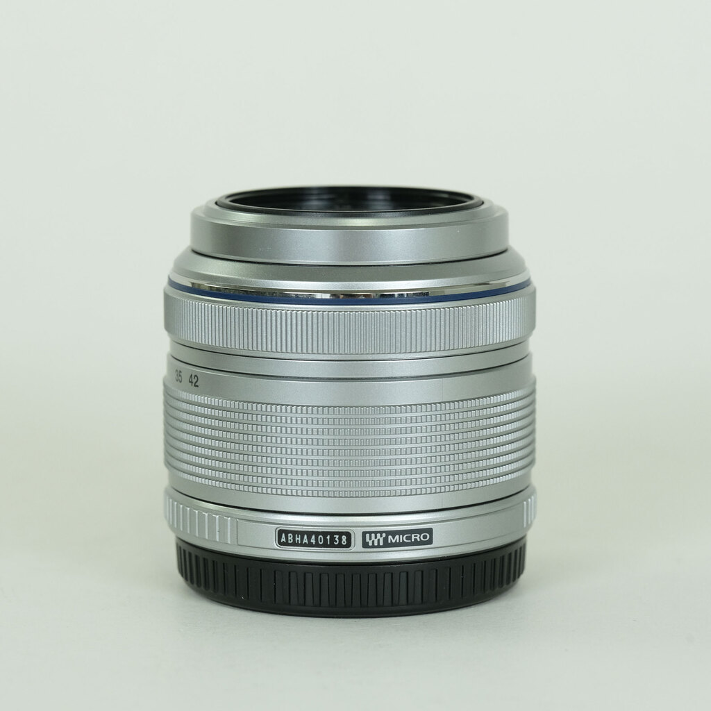 OLYMPUS M.ZUIKO DIGITAL 14-42mm F3.5-5.6IIR シルバー