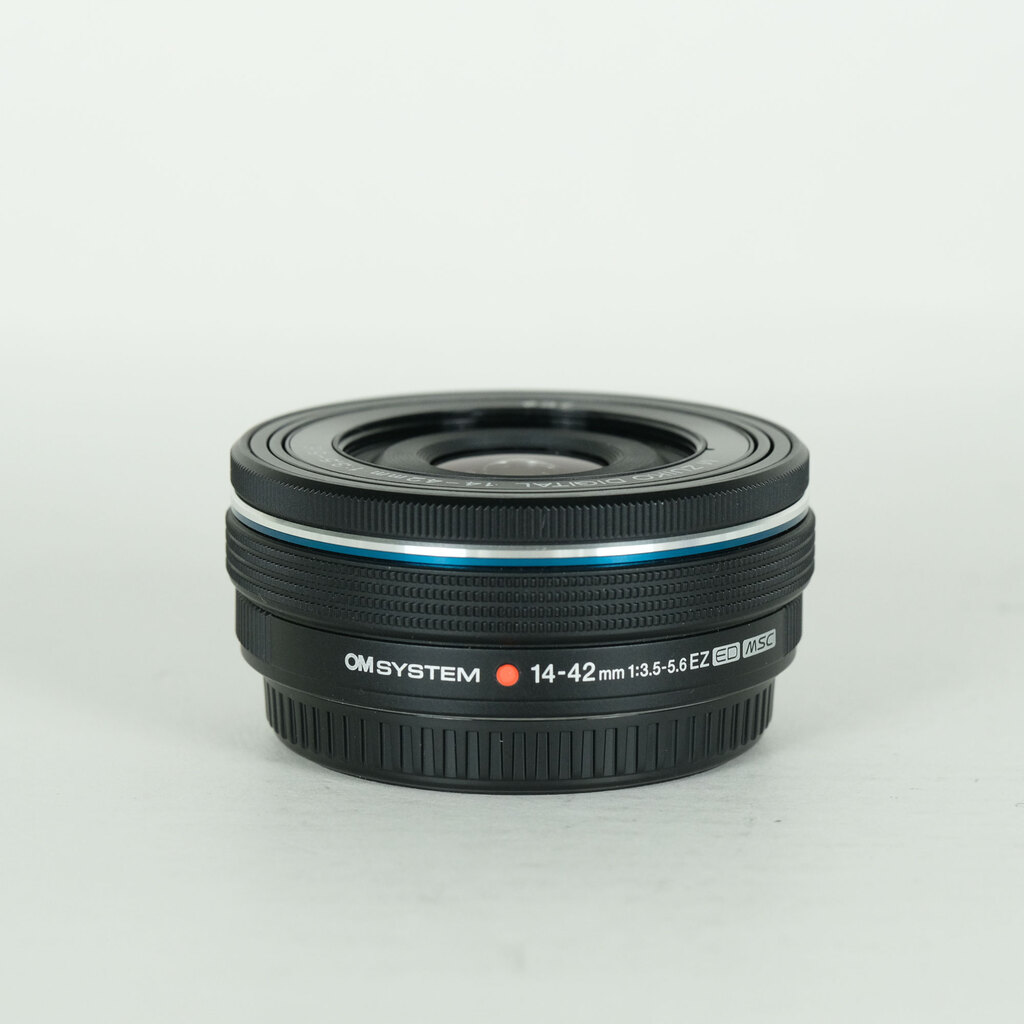 OM SYSTEM M.ZUIKO ED 14-42mm F3.5-5.6 EZ ブラックの出品 | ONE