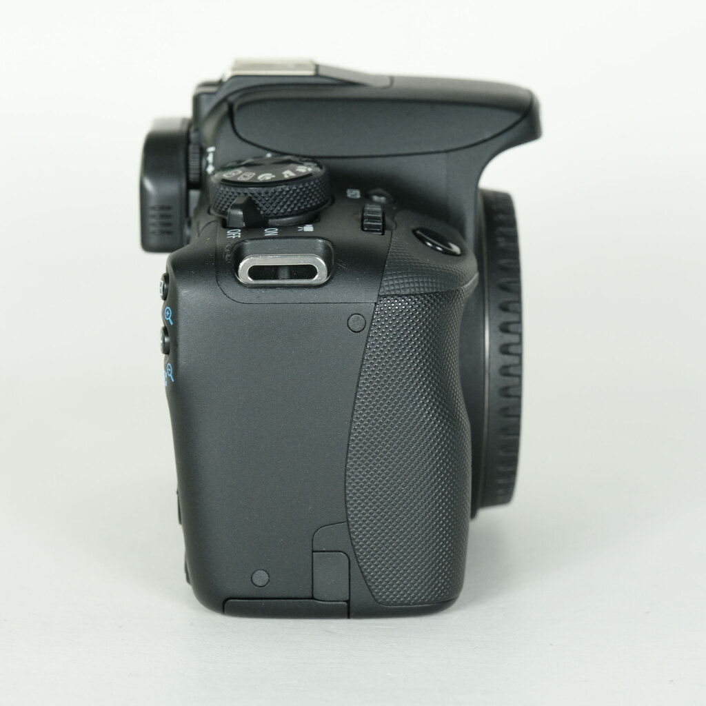 Canon EOS Kiss X7