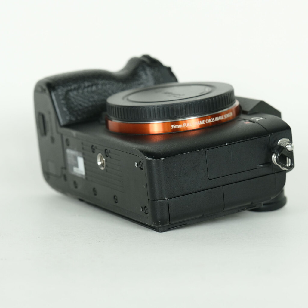 SONY α7R III（ILCE-7RM3）の出品 | ONE SCENE（ワンシーン）