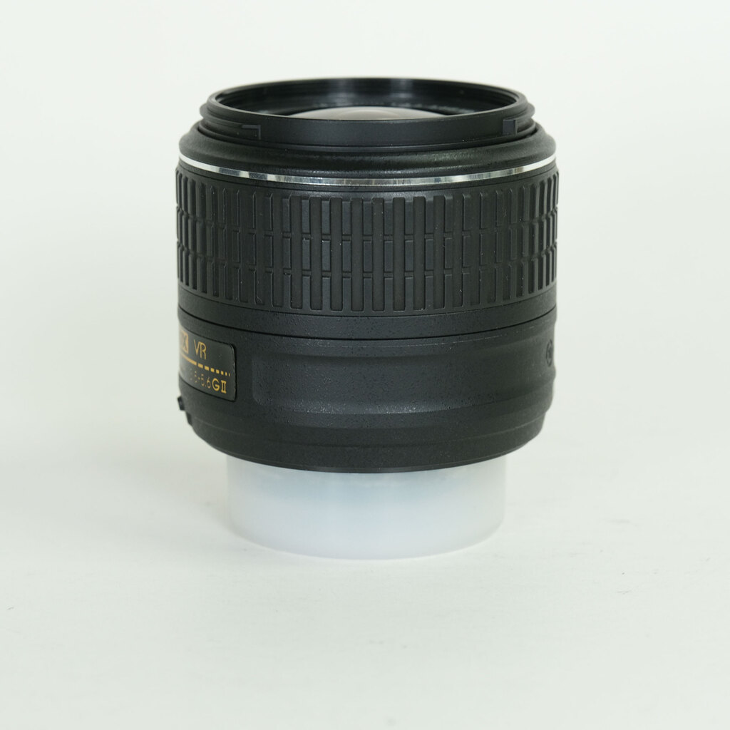 Nikon AF-S DX NIKKOR 18-55mm f3.5-5.6G VR II Nikon AF-S DX NIKKOR 18-55mm f3.5-5.6G VR II