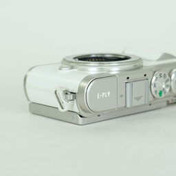 OLYMPUS PEN E-PL9