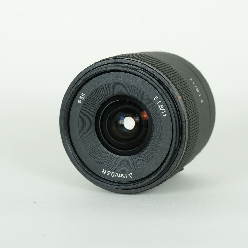 Sony E 11mm F1.8 SEL11F18 中古美品 SONY E 11mm F1.8 SEL11F18の出品 | ONE SCENE（ワンシーン）