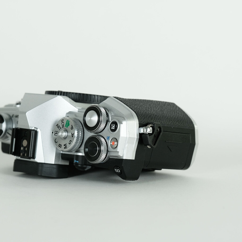 OLYMPUS OM-D E-M5 Mark III