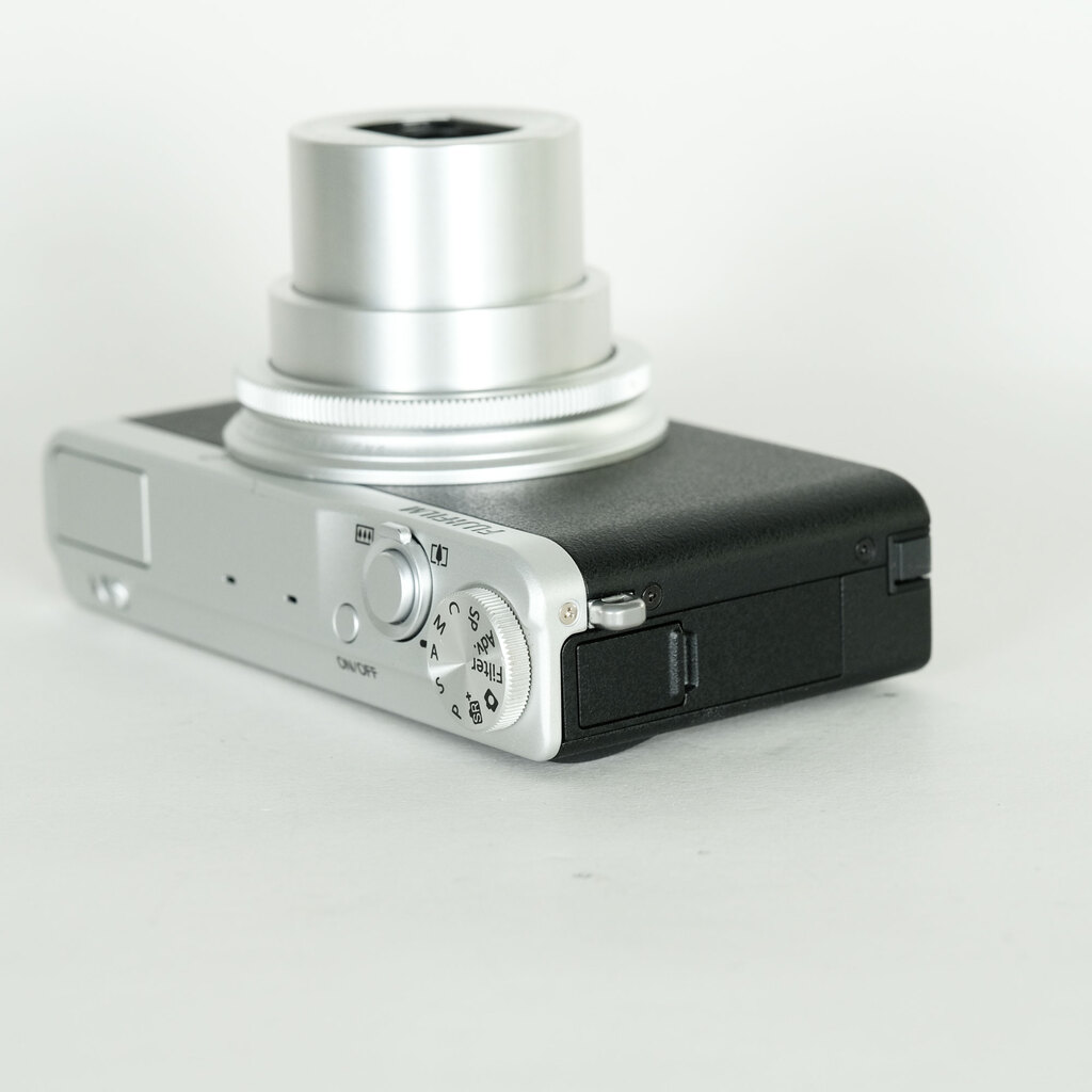 FUJIFILM XQ2 シルバー