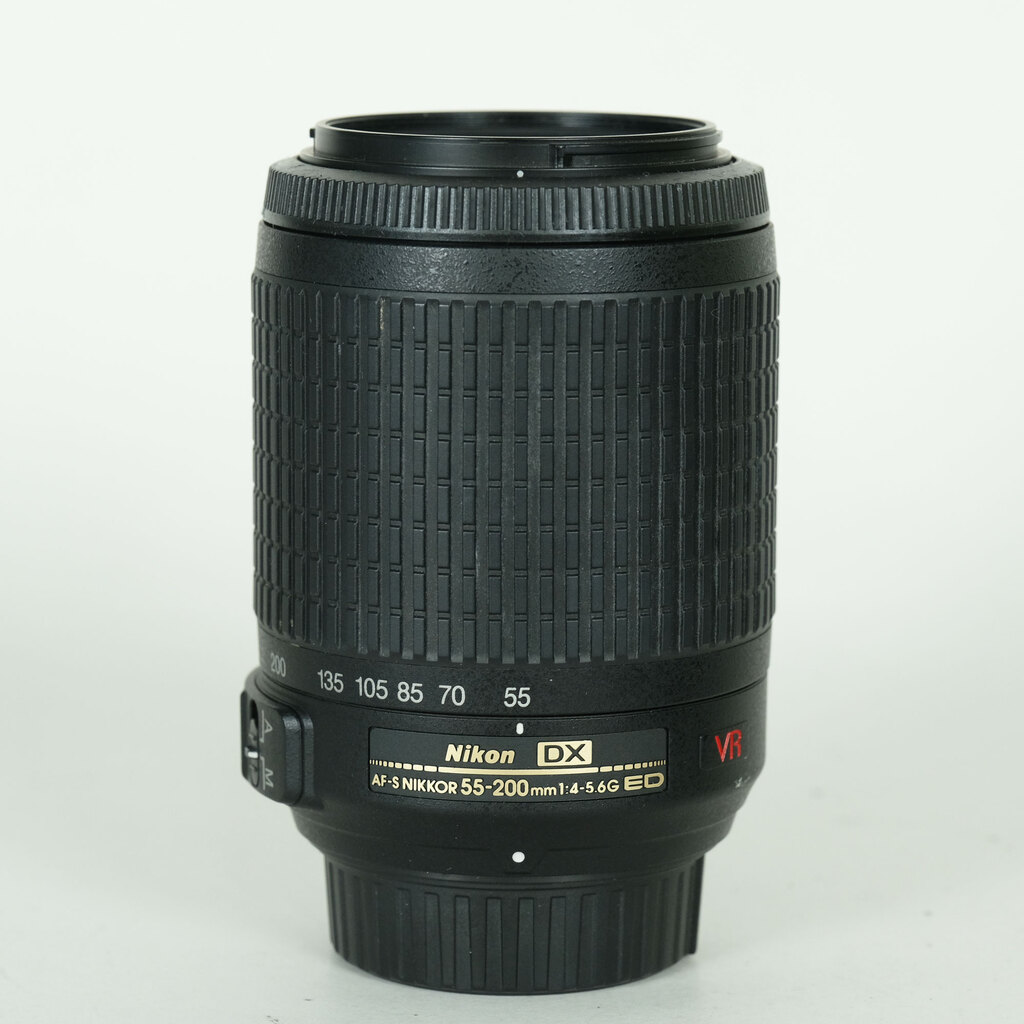AF-S DX VR Zoom-Nikkor 55-200mm f/4-5.6G IF-ED 中古価格比較 - 価格.com