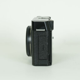 FUJIFILM X-E4