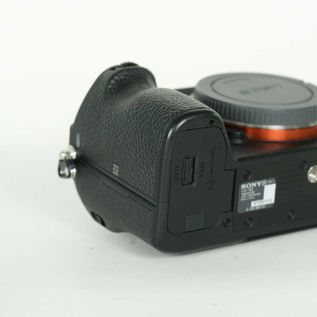 SONY α7 III（ILCE-7M3）の出品 | ONE SCENE（ワンシーン）