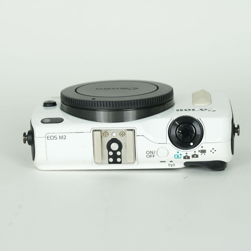 Canon EOS M2 動作良好　ボディ美品 Canon EOS M2 ボディ ホワイトの出品 | ONE SCENE（ワンシーン）
