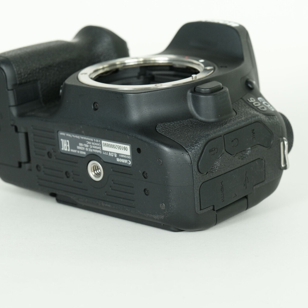 Canon EOS 90D