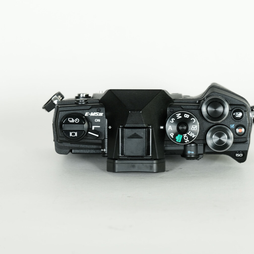 OLYMPUS OM-D E-M5 Mark III