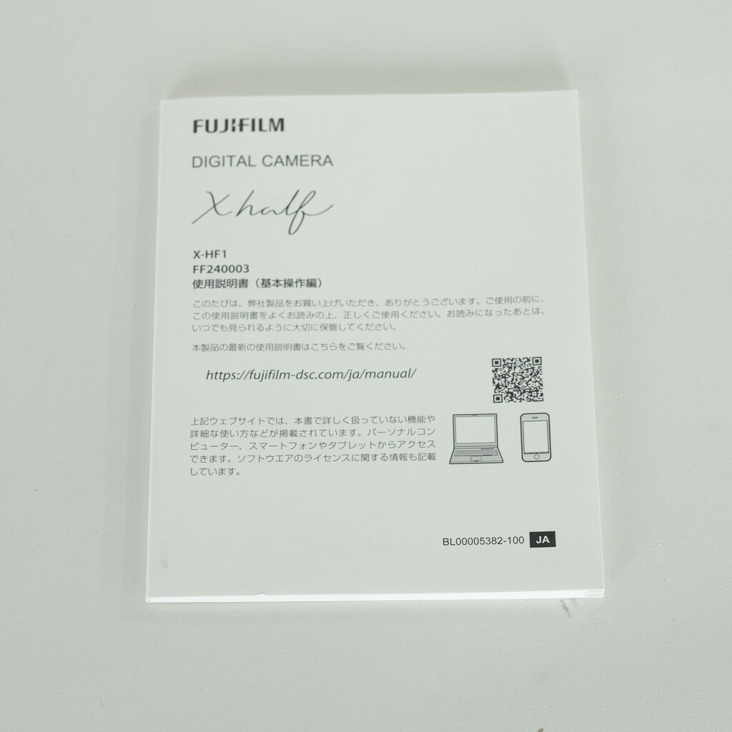 FUJIFILM X half X-HF1