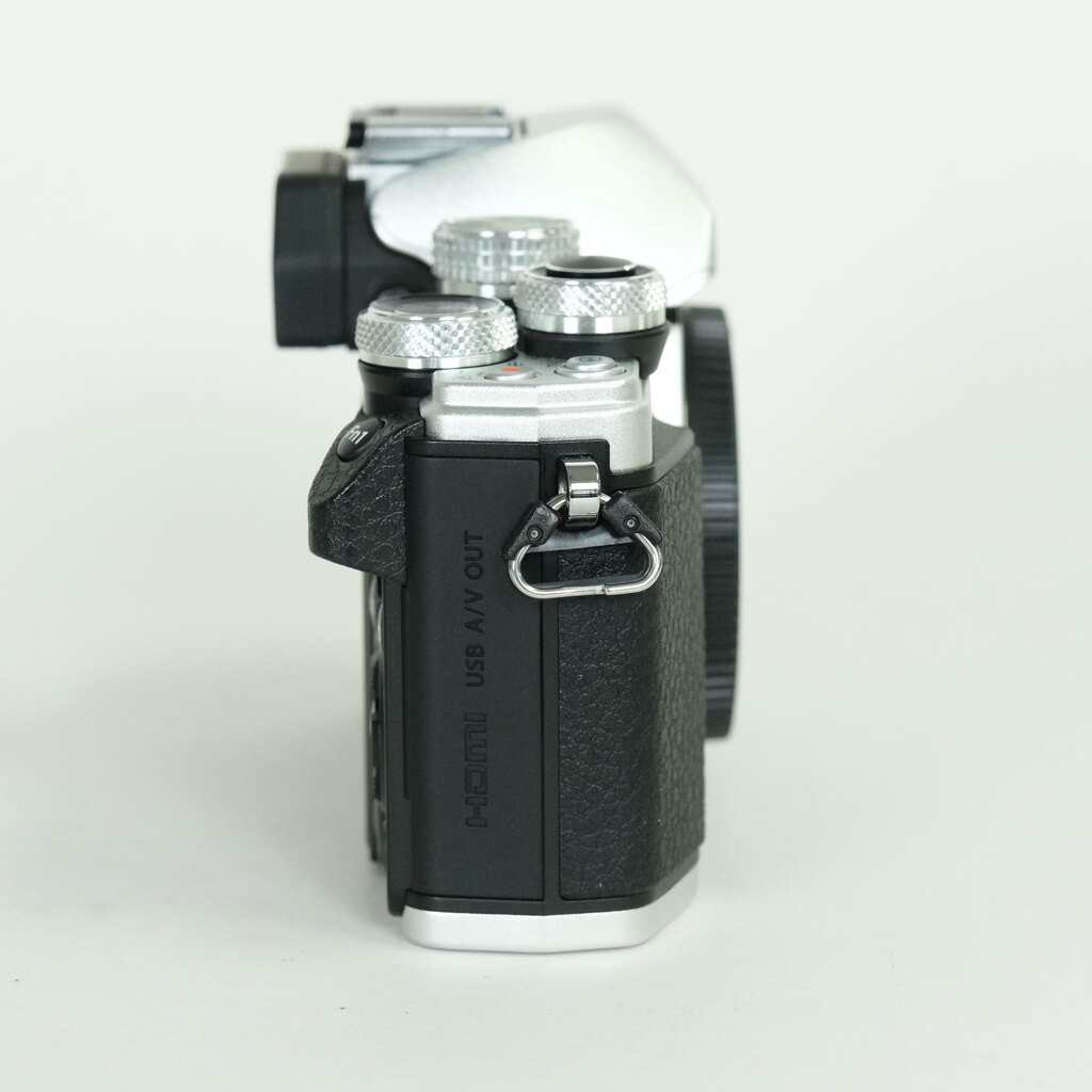 OLYMPUS OM-D E-M10 Mark II