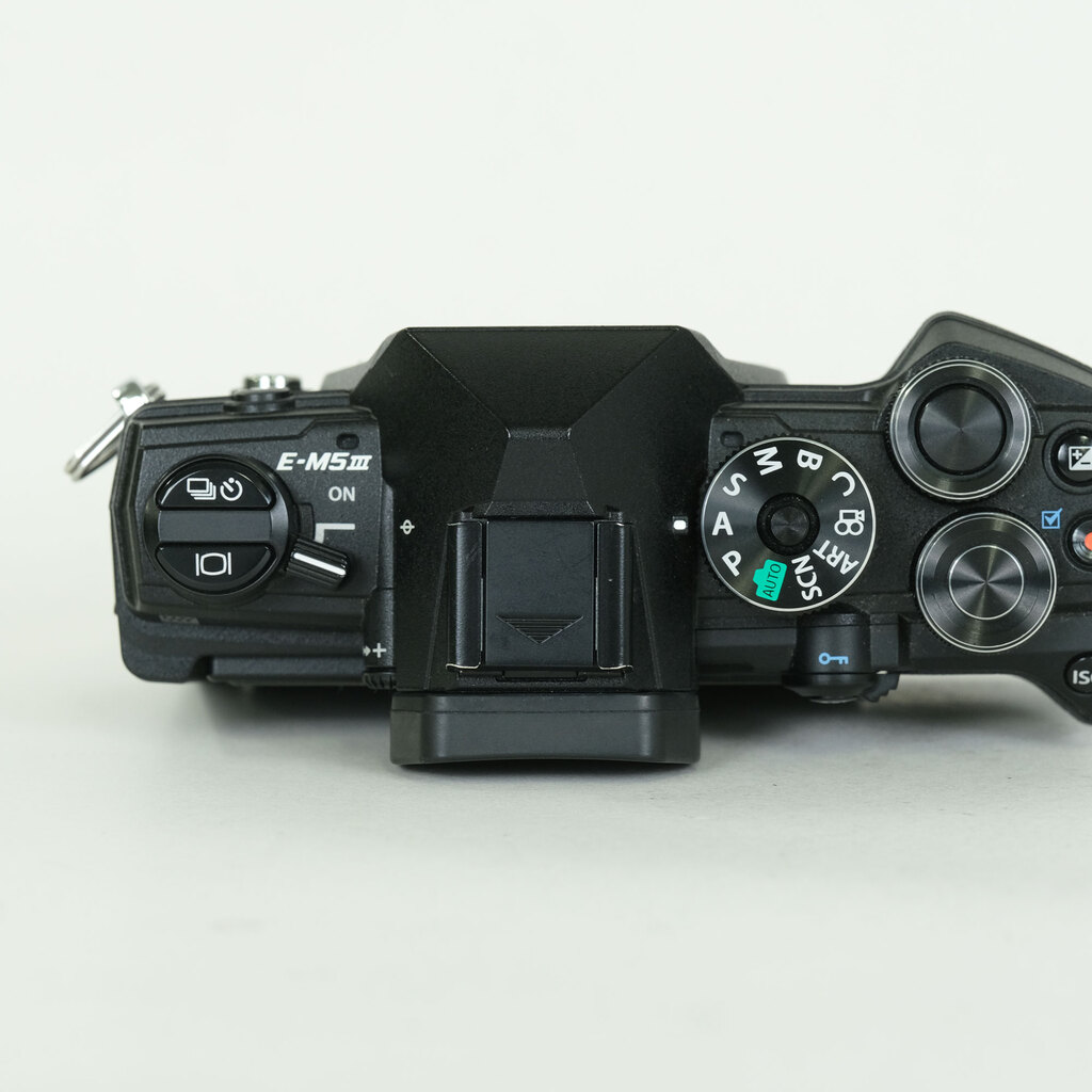 OLYMPUS OM-D E-M5 Mark III