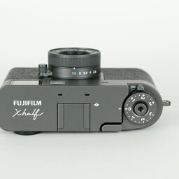 FUJIFILM X half X-HF1