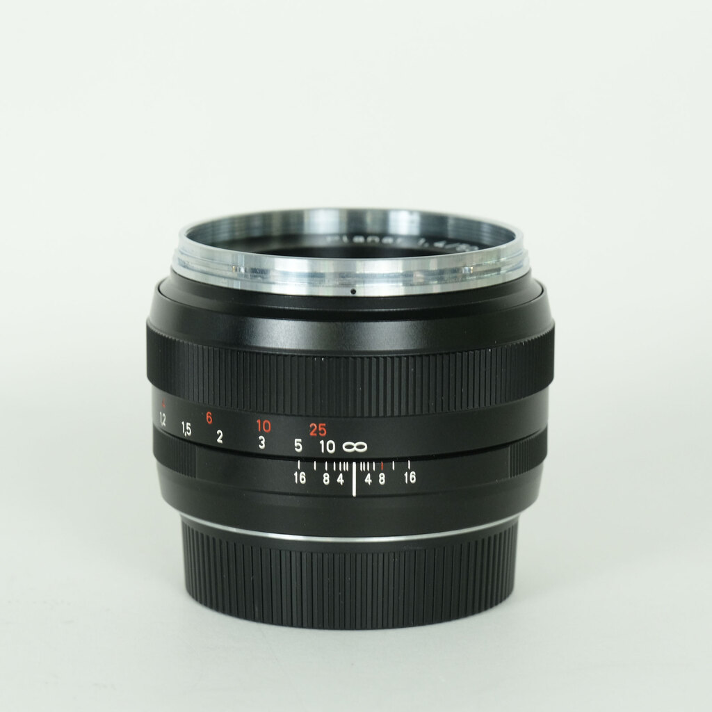 Carl Zeiss Planar T* 50mm F1.4 ZE [�L���m��EF�p]