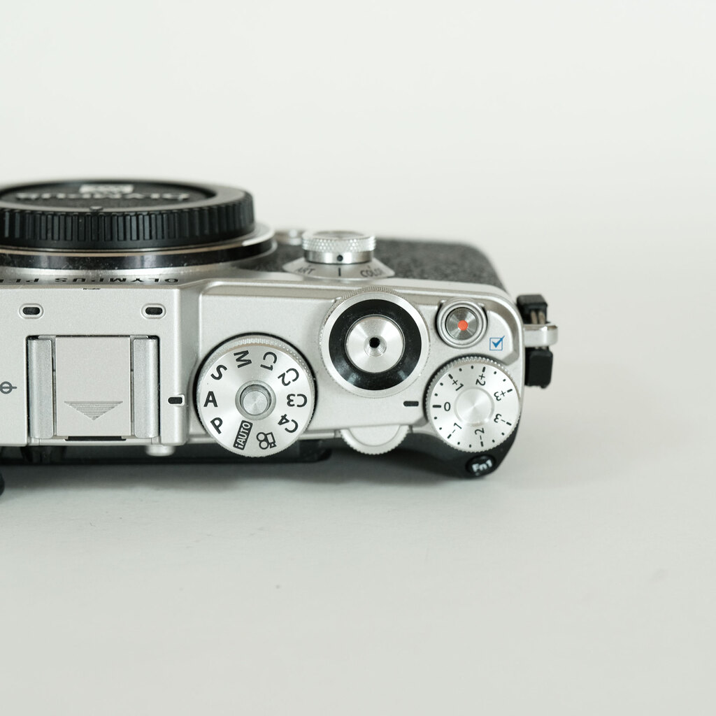 OLYMPUS PEN-F