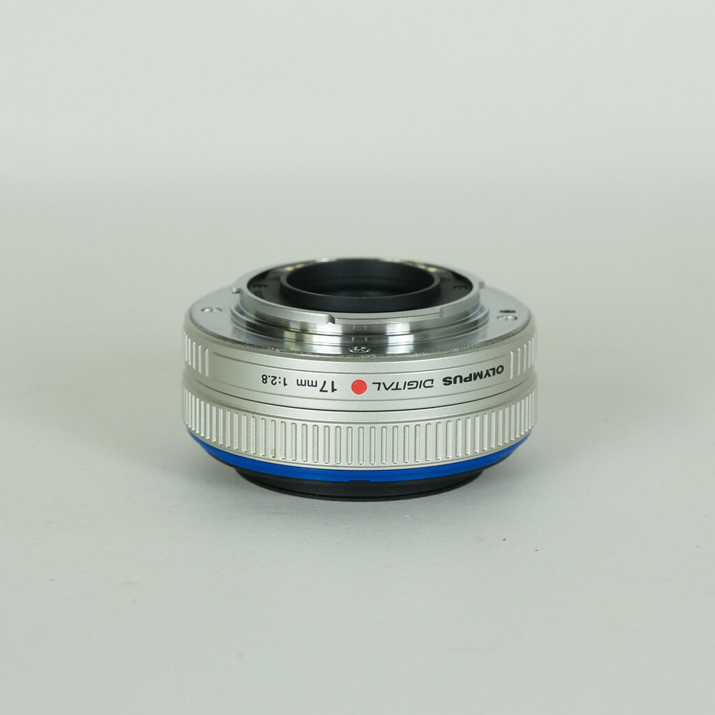 OLYMPUS M.ZUIKO DIGITAL 17mm F2.8 シルバー