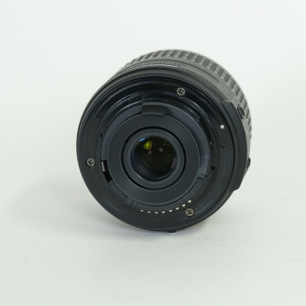 Nikon AF-S DX NIKKOR 18-55mm f3.5-5.6G VR II Nikon AF-S DX NIKKOR 18-55mm f3.5-5.6G VR II
