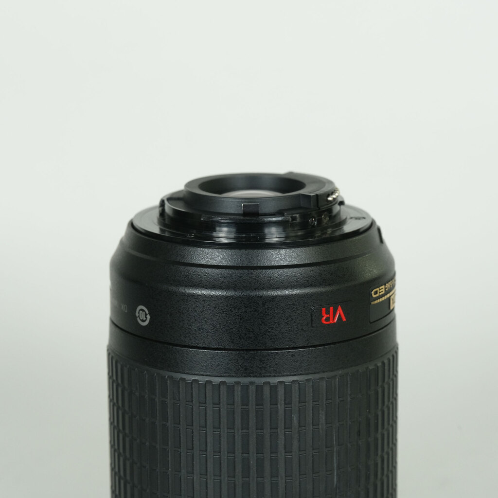 Nikon AF-S DX VR Zoom-Nikkor 55-200mm F4-5.6G IF-ED Nikon AF-S DX VR Zoom-Nikkor 55-200mm F4-5.6G IF-ED