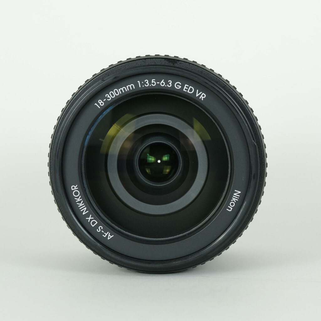 Nikon AF-S DX NIKKOR 18-300mm f/3.5-6.3G ED VR
