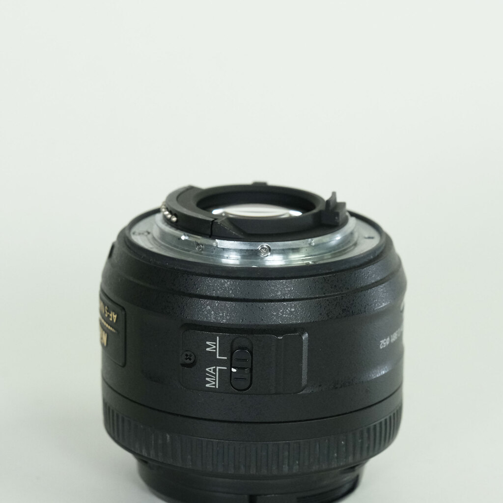 Nikon AF-S DX NIKKOR 35mm f/1.8G Nikon AF-S DX NIKKOR 35mm f/1.8G