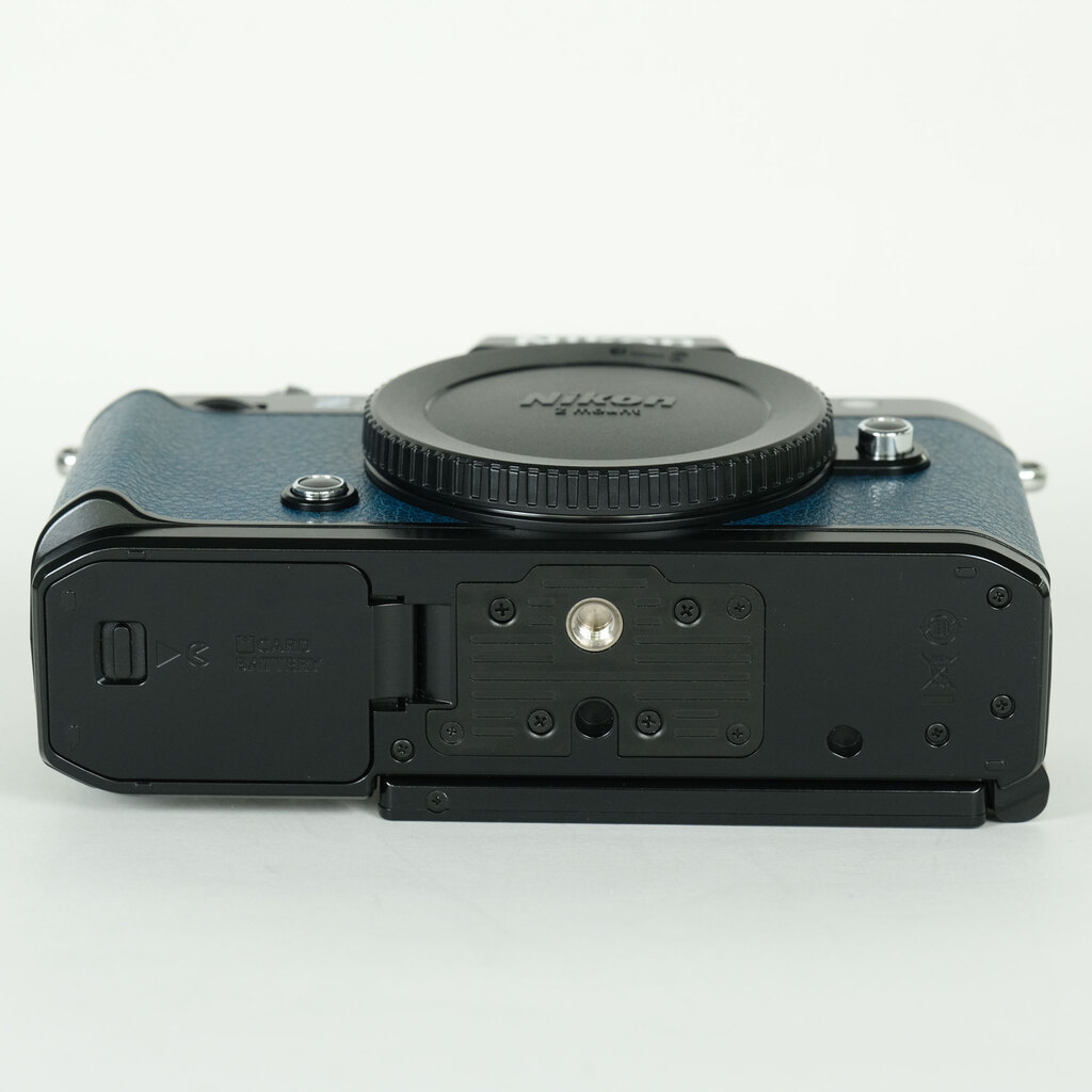 Nikon Z f プレミアムエクステリア張替済み