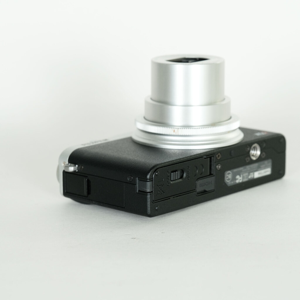 FUJIFILM XQ2 シルバー