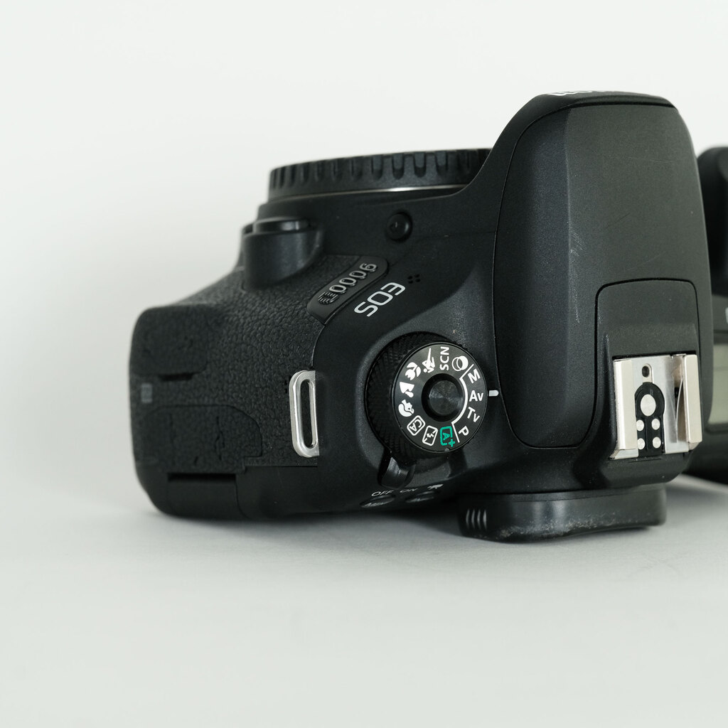 Canon EOS 9000D