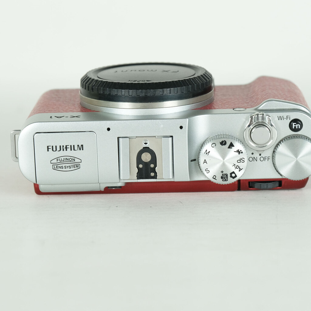 FUJIFILM X-A1 ボディ レッドの出品 | ONE SCENE（ワンシーン）