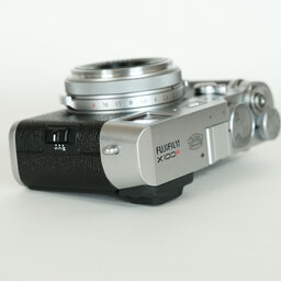 FUJIFILM X100F シルバーの出品 | ONE SCENE（ワンシーン）