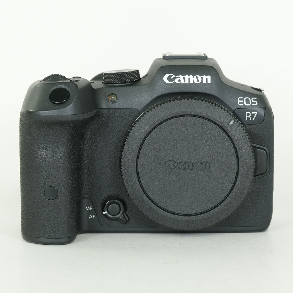 Canon EOS R7
