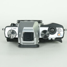 OLYMPUS OM-D E-M5 ボディ シルバーの出品 | ONE SCENE（ワンシーン）