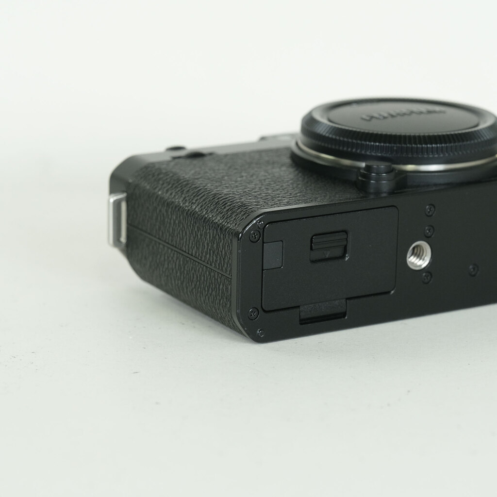 FUJIFILM X-E4