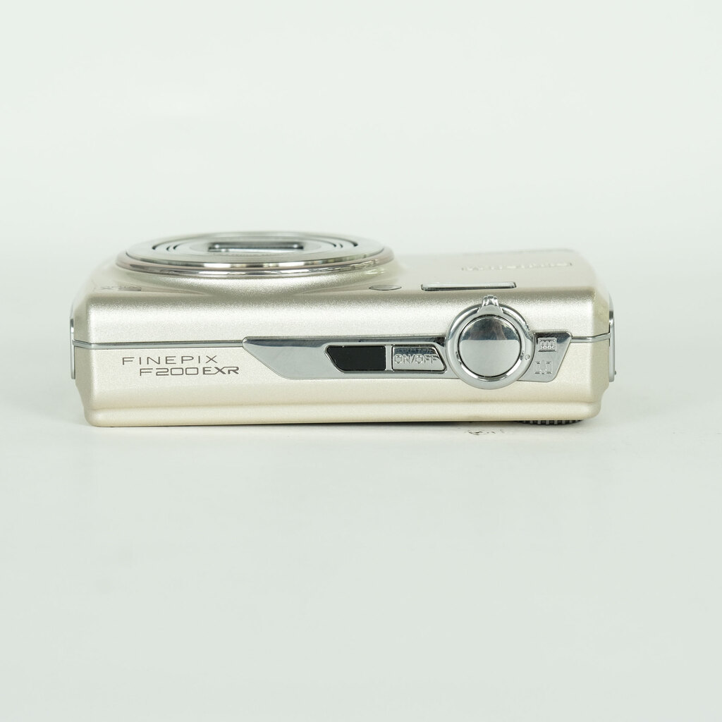 FUJIFILM FinePix F200EXR　シルバー