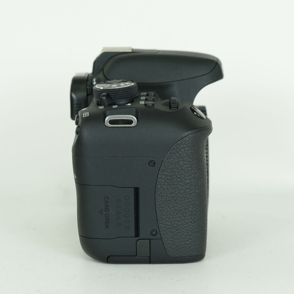 Canon EOS Kiss X8i