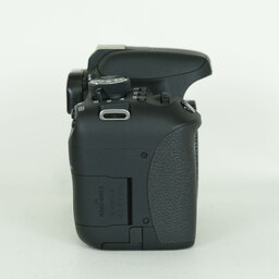 Canon EOS Kiss X8i
