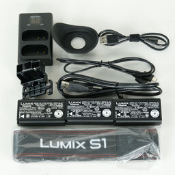 Panasonic LUMIX DC-S1 Panasonic LUMIX DC-S1