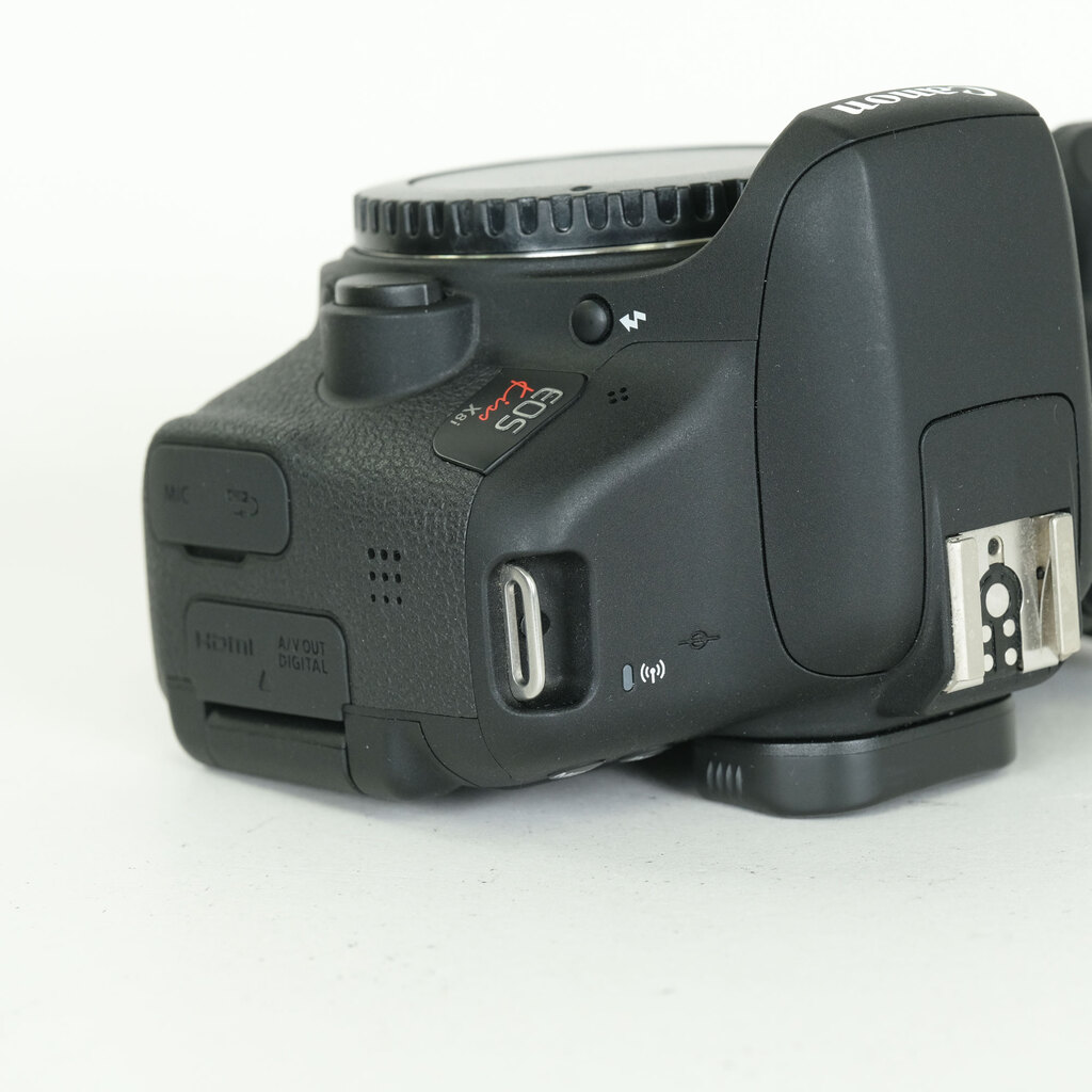Canon EOS Kiss X8i