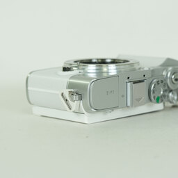 OLYMPUS PEN E-P7